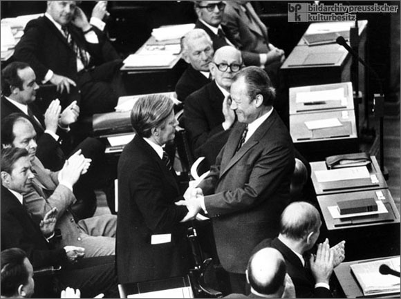 Willy Brandt und sein Amtsnachfolger Helmut Schmidt (16. Mai 1974)